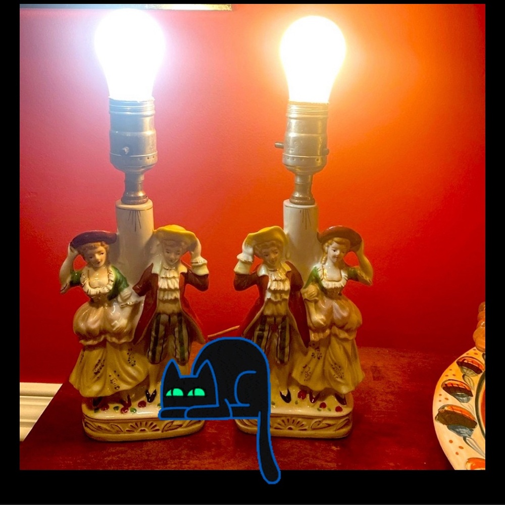 Boudoir Lamps pair. Made by Fairyland China in Japan. Working condition.